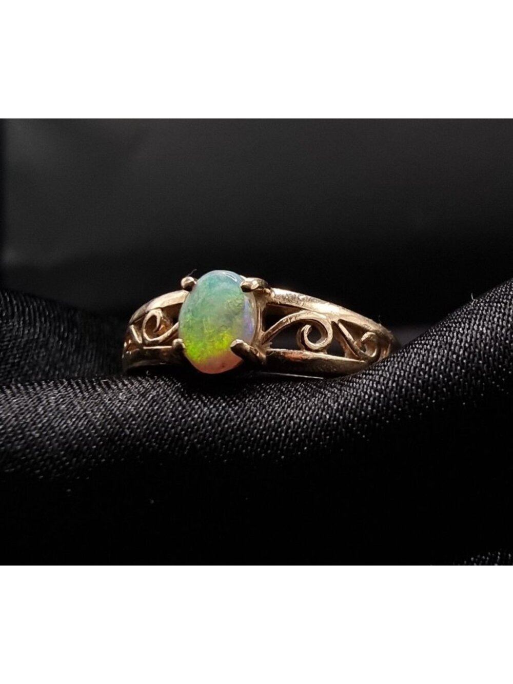 Vintage 10K Solid Gold Opal Ring With Intricate Swirl Design